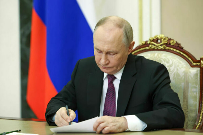 Vladimir Putin Rossiyaning davlat til siyosati asoslarini tasdiqlovchi farmonni imzoladi