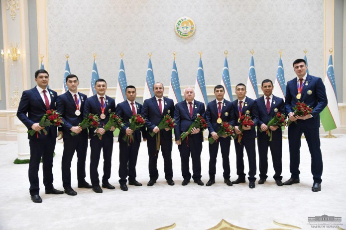Shavkat Mirziyoyev congratulates boxers