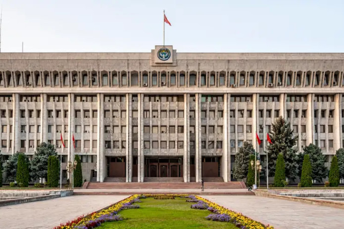 Qirg'iziston: Qirg'izistonning sobiq prezidentining o'g'li va sheriklari hibsga olindi