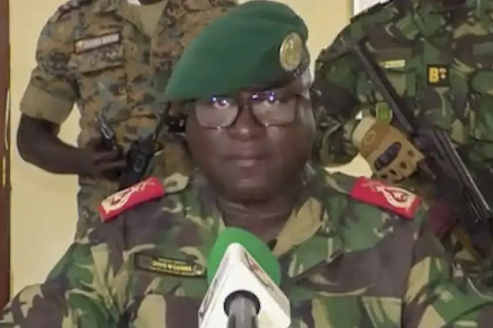 Gvineya-Bisauda harbiylar hokimiyatni egallab olganini e'lon qilishdi