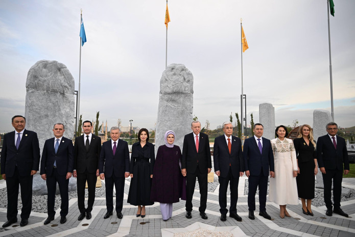 Oʻzbekiston Prezidenti TDT sammitining madaniy dasturida ishtirok etdi