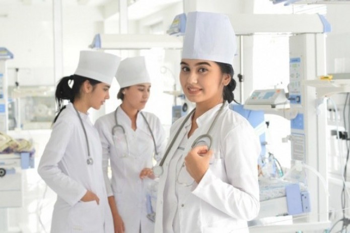 Sankt-Peterburgdagi swingerlar partiyasi Fohishani qattiq sikadi