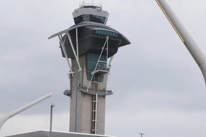 Shatdaun: Tramp ishdan bo'shagan havo harakati dispetcherlariga tahdid qildi