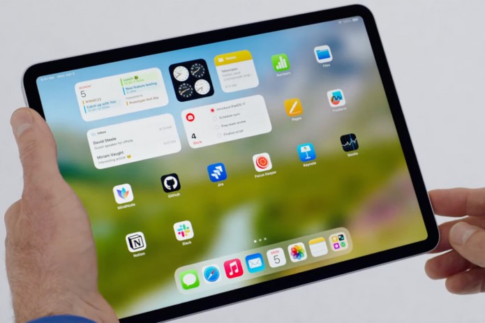 Apple kompaniyasi internetda norozilikka sabab bo'lgan yangi planshet reklamasi uchun uzr so'radi