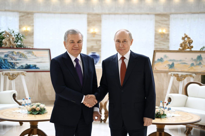 O‘zbekiston va Rossiya yetakchilari YOII sammiti doirasida uchrashuv o‘tkazdilar