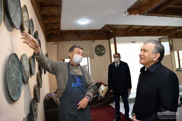 Шавкат Мирзиёев посетил Международный центр керамики в Риштанском районе