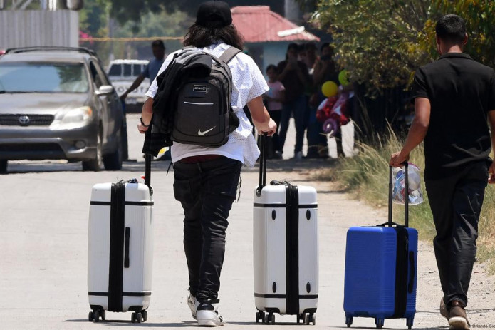 AQSH «ixtiyoriy deportatsiya» dasturi bo‘yicha dastlabki migrantlarni chiqarib yubordi