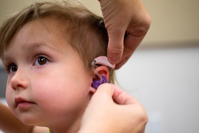 В Узбекистане для слабослышащих детей закупят 2 тыс. современных слуховых аппаратов