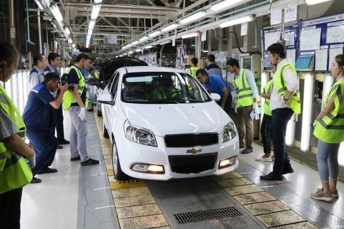 АМК изучит ценообразование на машины UzAuto Motors