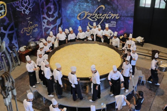 В Узбекистане приготовили плов весом более 6 тонн