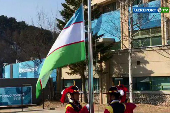 В Олимпийской деревне в Пхёнчхане поднят флаг Узбекистана