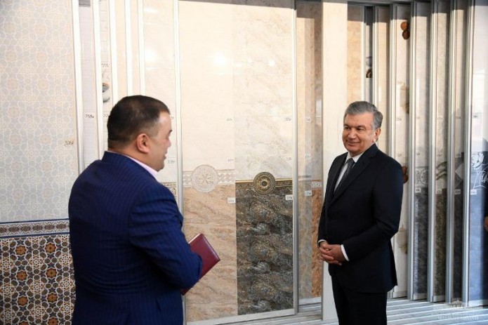 Descriptive Essentially Army Mirziyoyev visits Orient ceramics in Chilanzar district | UzReport.news