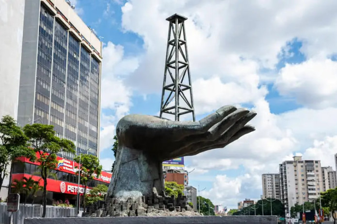 Tramp AQSh neft kompaniyalarini Venesuelada ishlashga chaqirdi