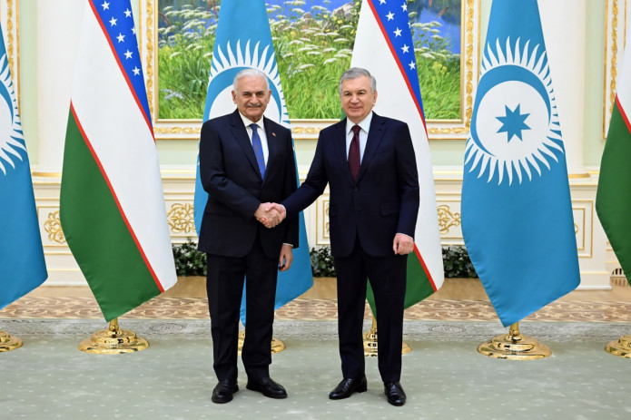 Shavkat Mirziyoyev Turkiy davlatlar tashkiloti Oqsoqollar kengashi raisi bilan uchrashuv o‘tkazdi