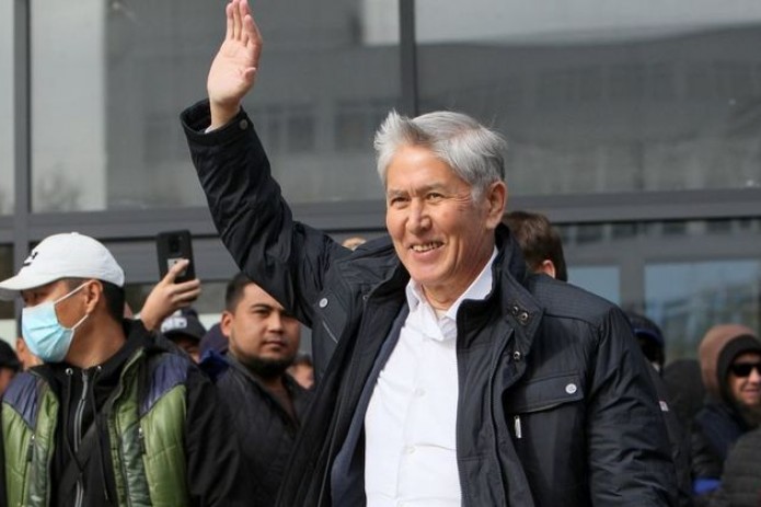 Верховный суд Кыргызстана отменил приговор экс-президенту Атамбаеву