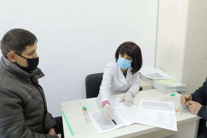 Узбекистанцы уже начали получать вторую дозу китайской вакцины от COVID-19