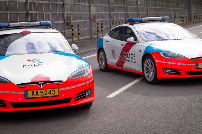 Полиция Люксембурга приобрела два электромобиля "Тесла"