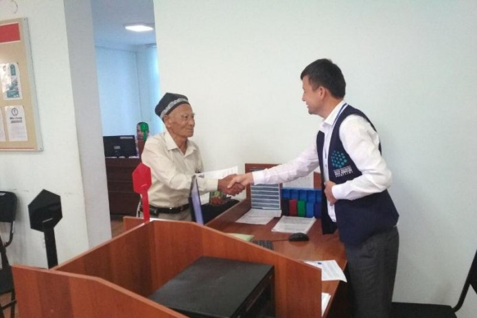 Никогда не поздно: 80-летний узбекистанец подал документы в вузы