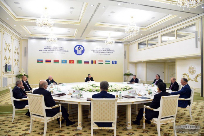 В Ашхабаде состоялась встреча глав государств СНГ в узком формате