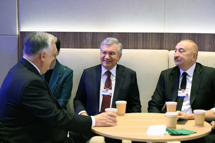 Davosda Oʻzbekiston, Ozarbayjon va Vengriya yetakchilarining uchrashuvi boʻlib oʻtdi