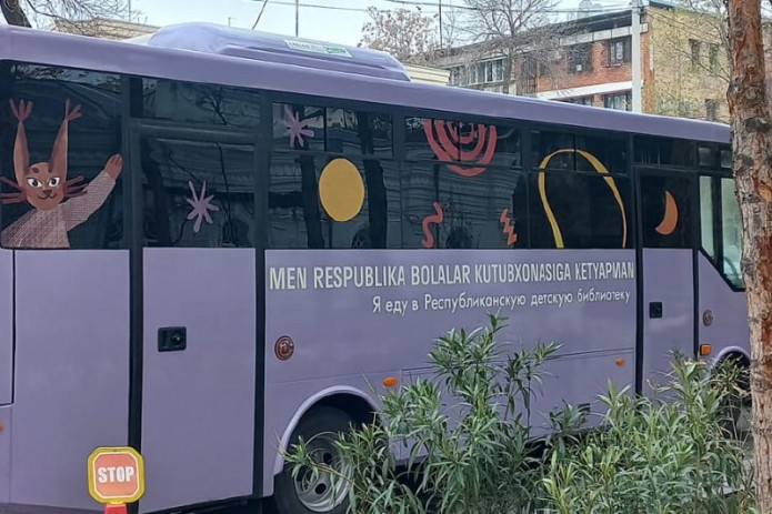 Toshkentda Respublika bolalar kutubxonasiga olib boruvchi avtobus harakatlana boshladi