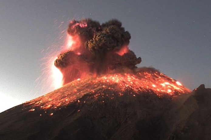 В Мексике произошло извержение самого активного вулкана в стране