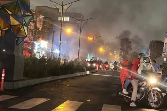 OAV: Erondagi norozilik namoyishlarida 35 kishi halok bo'ldi va 1200 kishi hibsga olindi