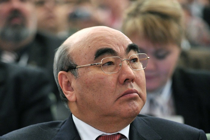 Разыскиваемого экс-президента Кыргызстана Аскара Акаева доставили в Бишкек
