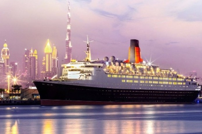 Круизный лайнер "Куин Элизабет 2" стал отелем в Дубае