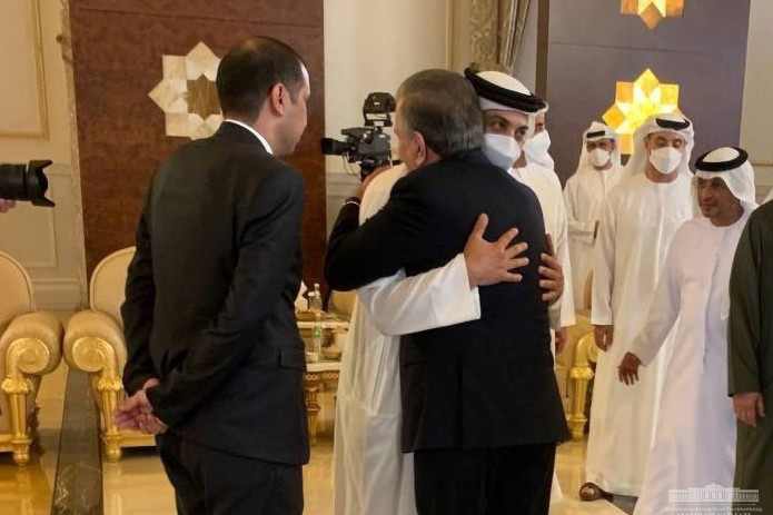 Шавкат Мирзиёев встретился с новым президентом ОАЭ и выразил соболезнования