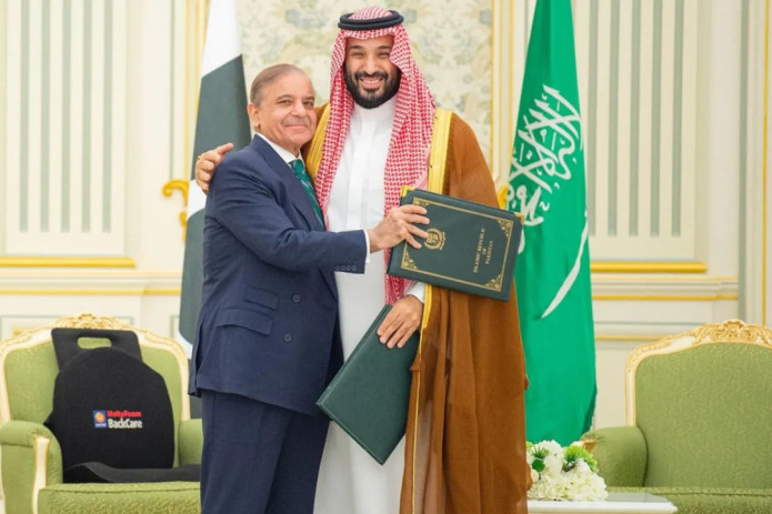 Saudiya Arabistoni va yadro quroliga ega Pokiston oʻzaro mudofaa shartnomasini imzoladi
