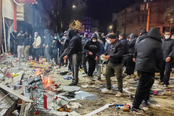 Erondagi norozilik namoyishlari: Internet uzilishi va kamida 45 kishi halok bo'ldi