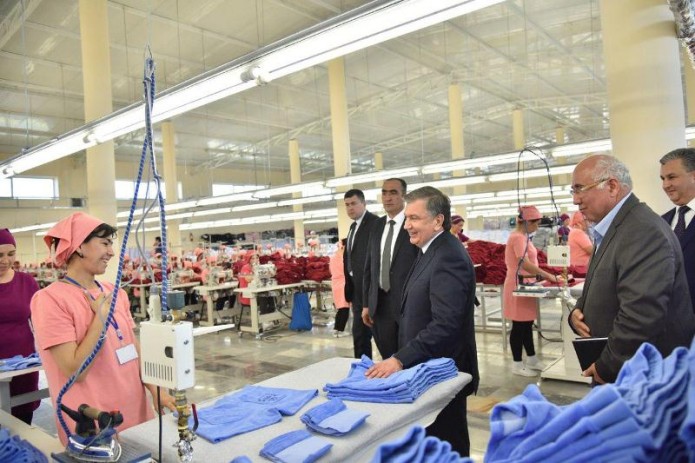 Президент поручил создать не менее двух швейных фабрик в каждом районе