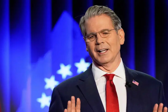 AQSh Moliya vazirligi Hindistonga Rossiya neftini sotib olishga vaqtincha ruxsat berdi