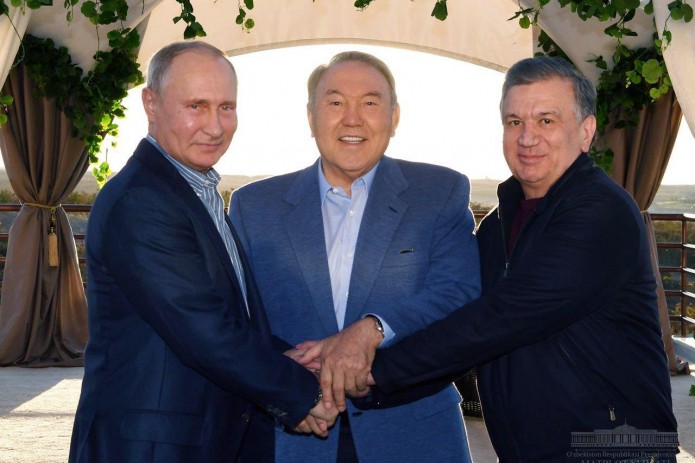 Президенты Узбекистана, Казахстана и России провели неформальную встречу в Сарыагаше