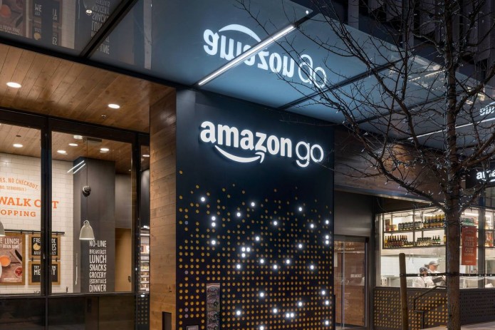 Amazon открыл первый в мире магазин без касс и продавцов