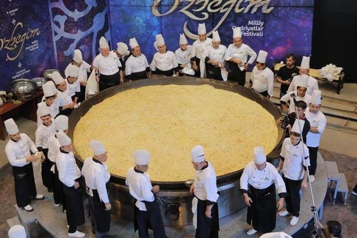 В Узбекистане установят мировой рекорд Гиннесса по приготовлению плова