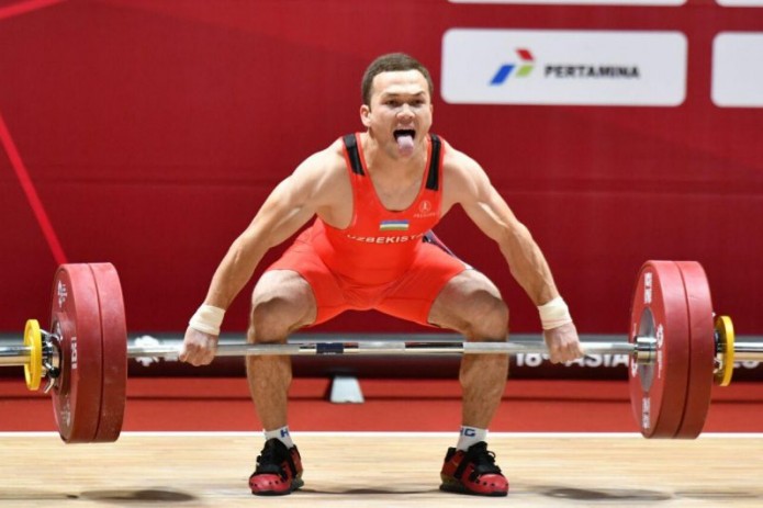 Адхамжон Эргашев установил мировой рекорд на ЧМ по тяжелой атлетике