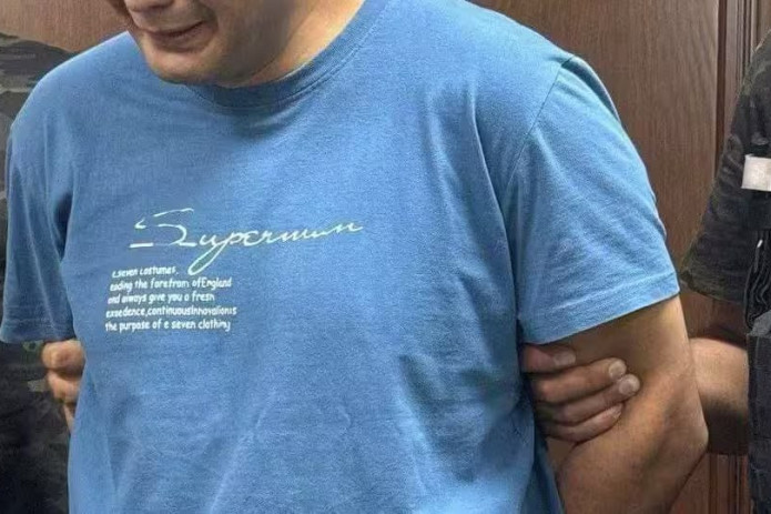 Ikkinchi xotinining 11 yoshli qizini muntazam zo‘rlab kelgan “bloger” 16,5 yilga qamaldi