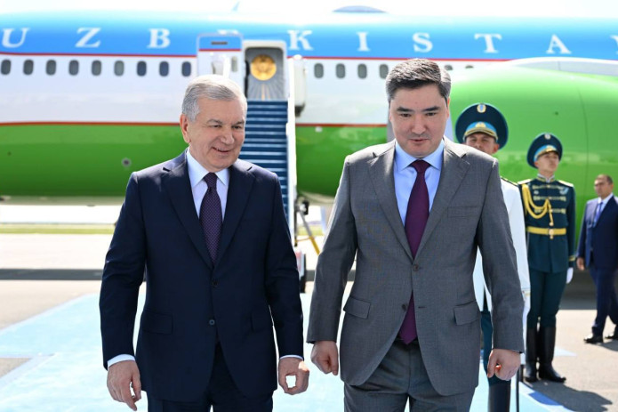 O‘zbekiston Prezidenti Qozog‘istonga keldi