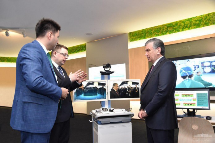 Шавкат Мирзиёев посетил Центр инноваций компании «Huawei»