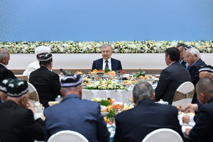 Shavkat Mirziyoyev keng jamoatchilik bilan birgalikda iftorlik marosimida ishtirok etdi