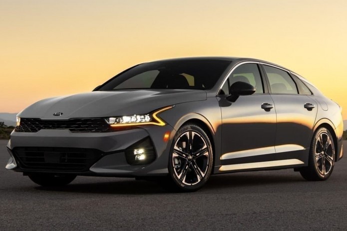 Yanvarda O‘zbekistonga 10 237 ta yengil avtomobil import qilingan