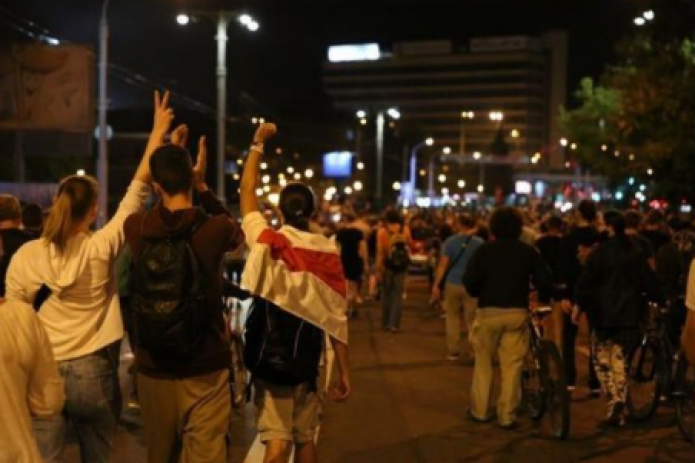 Четвертый день протестов в Беларуси: в МВД Беларуси признали, что стреляли на поражение по протестующим