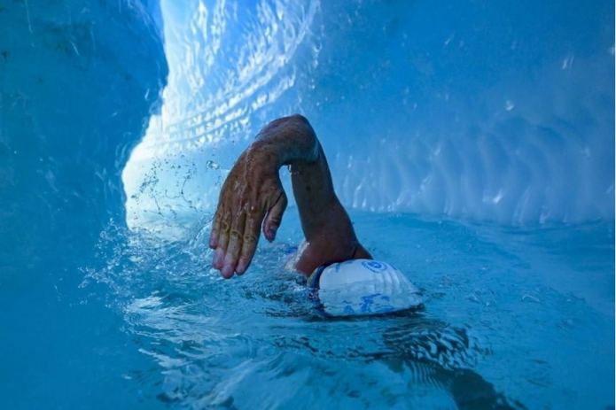 Британец первым в истории проплыл под ледником Антарктиды