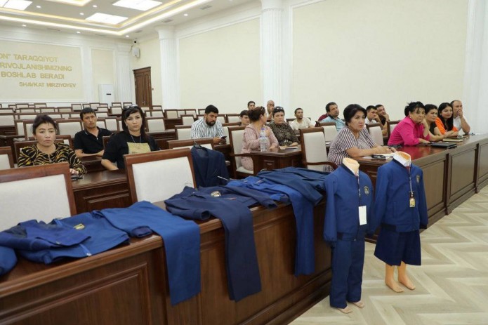 В Узбекистане официально отменили единую форму для школьников