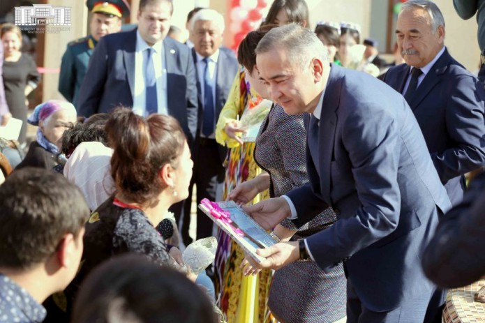 48 жителям Алмазарского района вручили ключи от новых квартир
