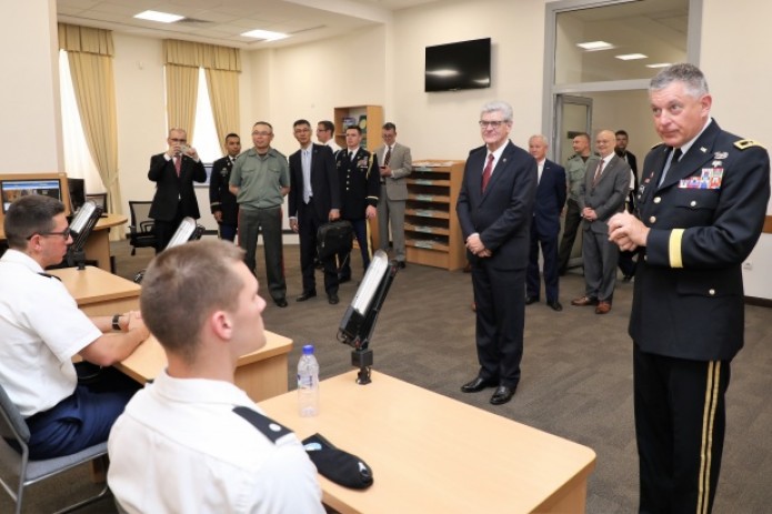 Делегация США посетила Академию Вооруженных Сил Узбекистана