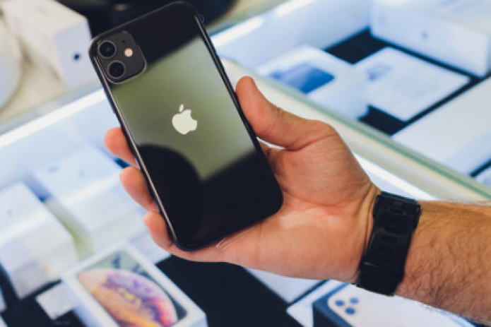 Италия оштрафовала Apple на $12 млн за "агрессивную" продажу iPhone