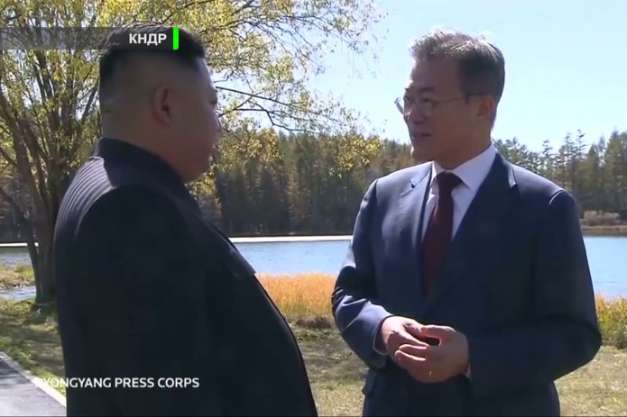 Лидеры двух Корей поднялись на священную гору Пэктусан (Видео)